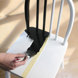 måla stol svart vit